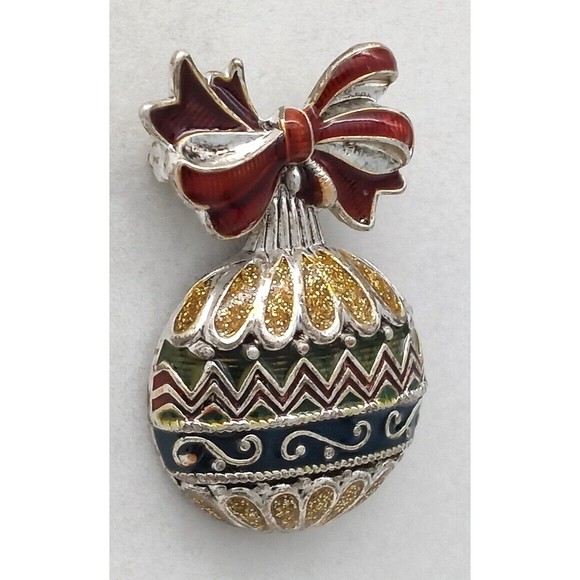 Vintage Christmas Ball Ornament Brooch Pin Ribbon Signed NR Enamel Silver Tone - Picture 4 of 12